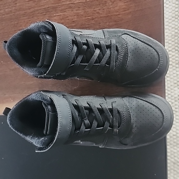 Boys Nike - Picture 3 of 4